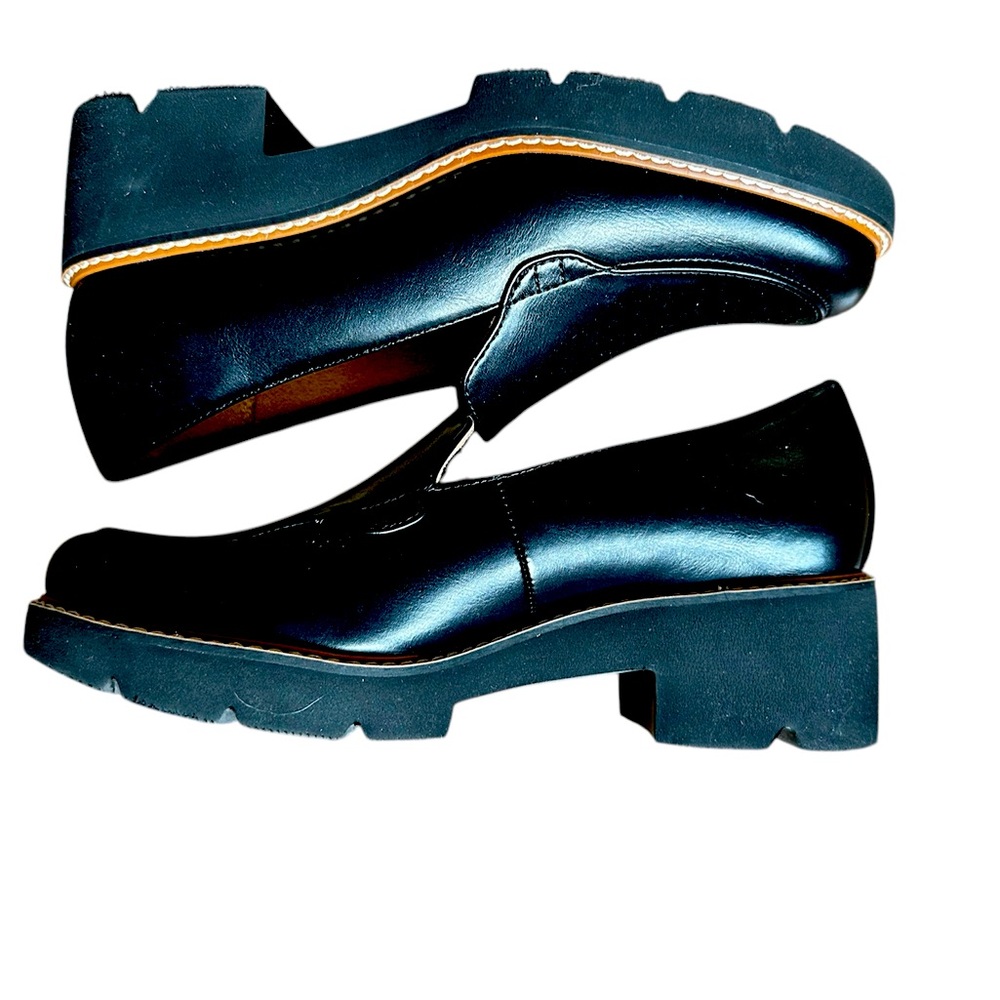 Naturalizer Glossy Black Loafers
